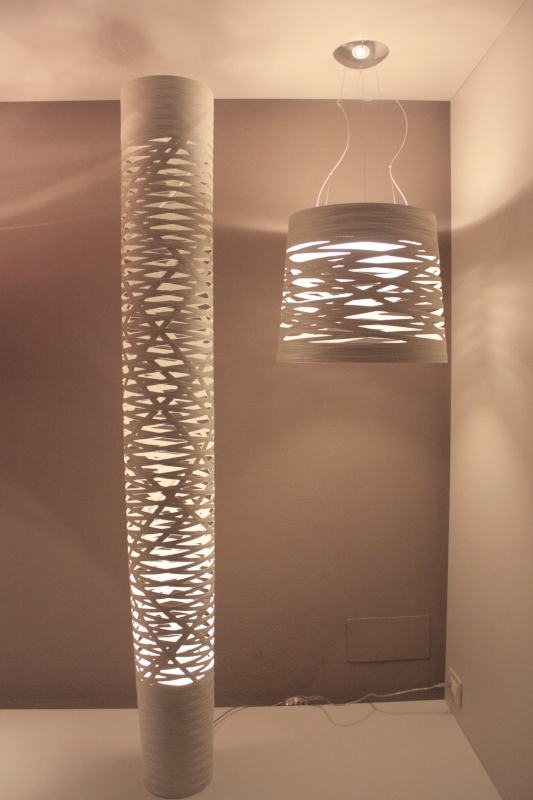 Tress-grande-lampada-da-terra-di-Foscarini-greige show